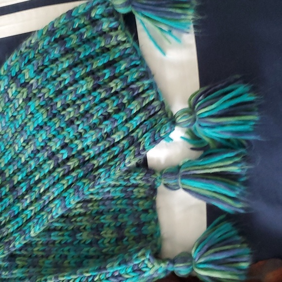 Scarfs - Picture 8 of 10